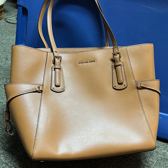 Michael Kors Tan handbag with original white cloth bag. Absolute mint condition - Picture 1 of 2